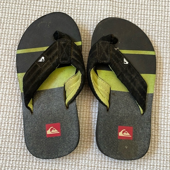 Little kids size large quicksilver flip flops - Picture 1 of 4